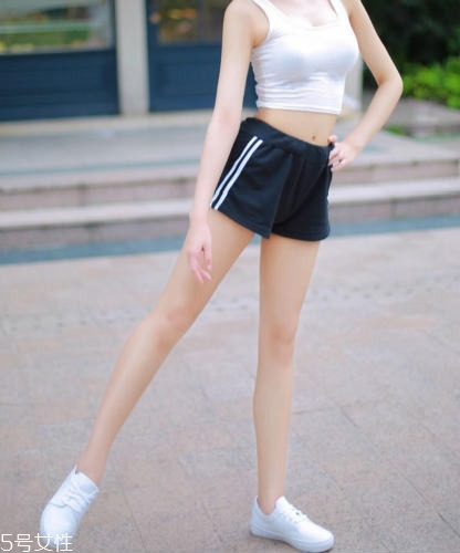 哪些原因讓腿型變差？蹺二郎腿是主因