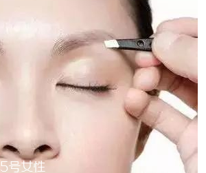 眉型為什么很奇怪？眉頭沒畫好