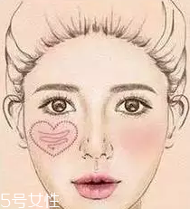 腮紅怎么涂才能避免成為福娃？這些方法要記牢