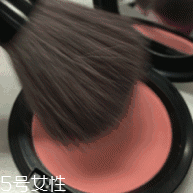 腮紅怎么涂才能避免成為福娃？這些方法要記牢