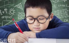 眼睛激光手術(shù)會(huì)不會(huì)發(fā)生意外？20年經(jīng)驗(yàn)手術(shù)水平高