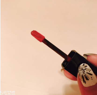 香奈兒炫亮魅力印記唇釉哪個(gè)色號(hào)好看？質(zhì)感超棒