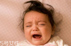 熊孩子往輸液瓶里注臟水 熊孩子怎么管教？