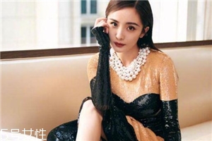 亮片裙子怎么搭配？年底聚會(huì)就要blingbling