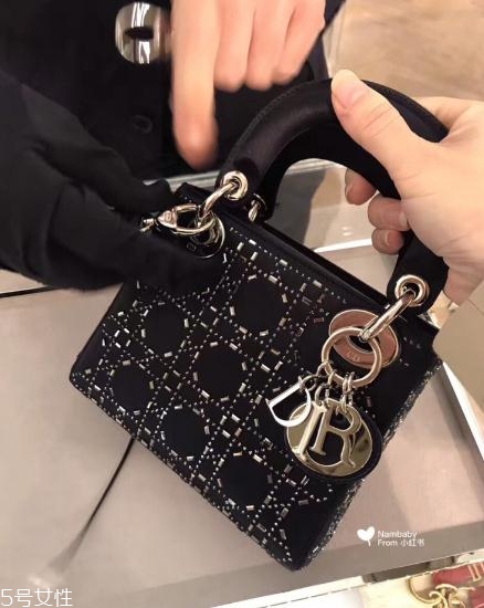 迪奧戴妃包多少錢？名媛氣質與生俱來