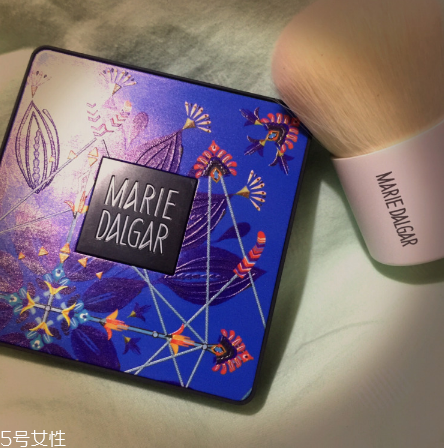 瑪麗黛佳蜜粉餅好用嗎？性價(jià)比較高的國產(chǎn)化妝品