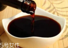 吃深色食物皮膚會(huì)變黑嗎？沒有科學(xué)根據(jù)