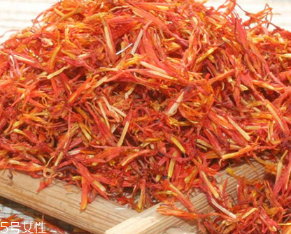 紅花泡腳可以天天泡嗎？建議一周1-2次為宜