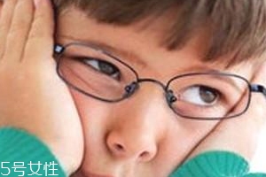 經(jīng)常用眼吃什么食物好？這些常見食物要常吃