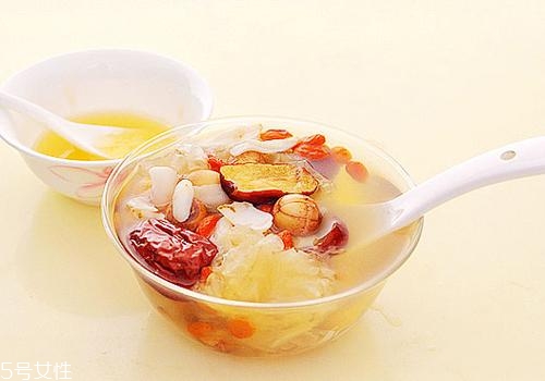 銀耳蓮子湯什么時候喝最好？時間上有講究