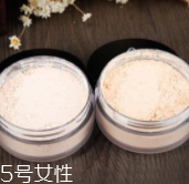 散粉取粉用什么好？粉撲和化妝刷要配合使用