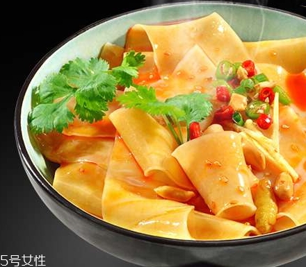 阿寬紅油面皮健康嗎？來看看它的危害