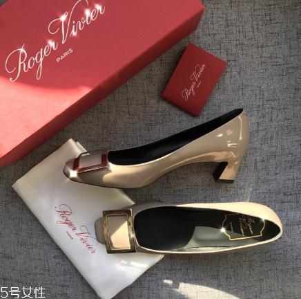 roger vivier是哪個(gè)國(guó)家的牌子？方扣鞋里的經(jīng)典之作