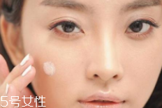 妝前乳主要成分是什么？是硅靈讓臉滑滑的