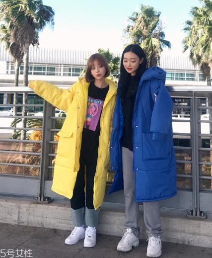 藍(lán)色羽絨服怎么搭配？打破冬日的沉悶感