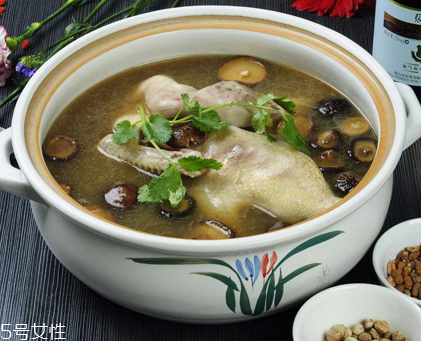 冬天喝雞湯還是鴨湯？雞湯和鴨湯各有優(yōu)點