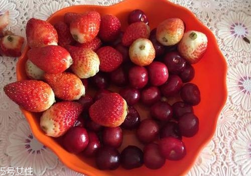 草莓和蘋果可以一起吃嗎？并沒與什么沖突