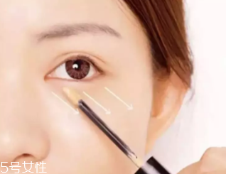 粉底先還是遮瑕先？最好先用粉底液