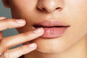 潤(rùn)唇膏能用手涂嗎？效果不好還不衛(wèi)生