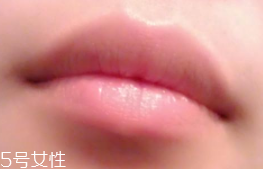 潤(rùn)唇膏能用手涂嗎？效果不好還不衛(wèi)生