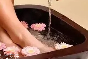 熱水泡腳哪些人不適合？這3類人千萬(wàn)要小心