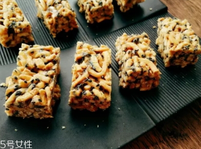 沙琪瑪是膨化食品嗎？不健康請少吃