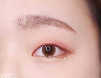 適合畫桃花妝的眼影有哪些？單眼皮桃花妝畫法步驟