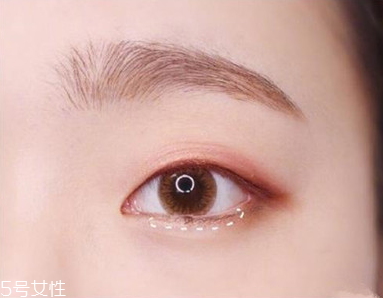適合畫桃花妝的眼影有哪些？單眼皮桃花妝畫法步驟
