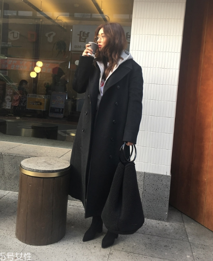 雙排扣大衣怎么搭配？塑造干練女人味