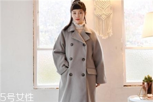 雙排扣大衣怎么搭配？塑造干練女人味