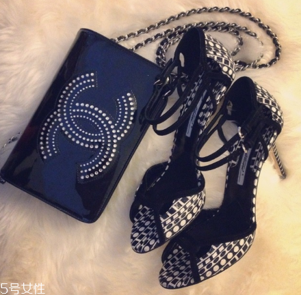 brian atwood是奢侈品嗎？經(jīng)典的維秘t臺(tái)戰(zhàn)靴