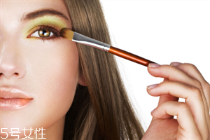 眼影怎么畫(huà)會(huì)自然好看？眼影顏色這樣搭配最好看