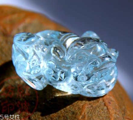 海藍(lán)寶是什么材質(zhì)？別再冤枉它是水晶了