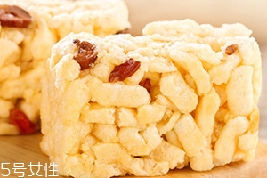 沙琪瑪產婦可以吃嗎？哺乳期吃東西要注意