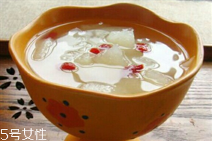 冰糖雪梨是熱喝還是涼喝好？冰糖雪梨怎么做？