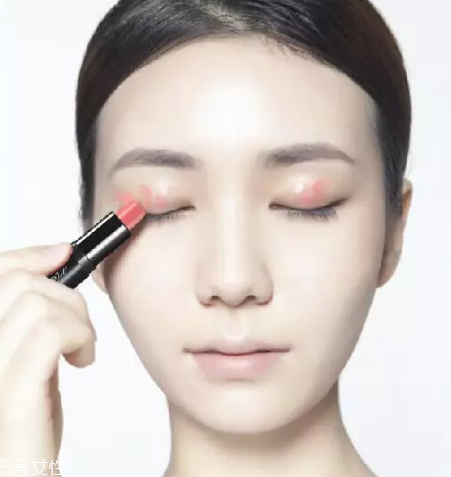 眼影怎么畫(huà)會(huì)自然好看？眼影顏色這樣搭配最好看
