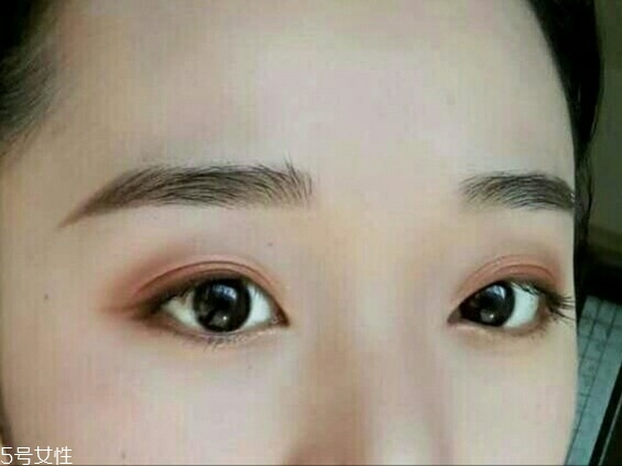 hold live眼影好用嗎？顯色度超贊