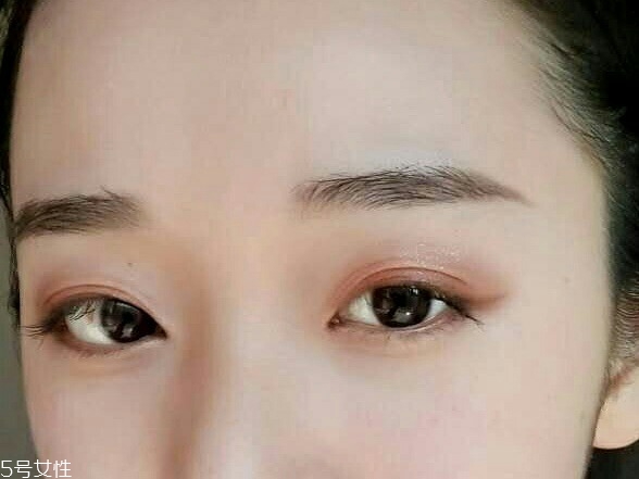 hold live眼影好用嗎？顯色度超贊