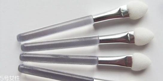 眼影刷和眼影棒哪個值得買？眼影刷水貂毛最好