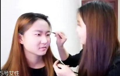 內(nèi)雙怎么畫眼線？內(nèi)雙眼皮畫眼妝技巧