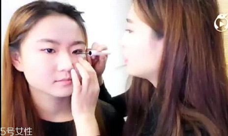 內(nèi)雙怎么畫眼線？內(nèi)雙眼皮畫眼妝技巧