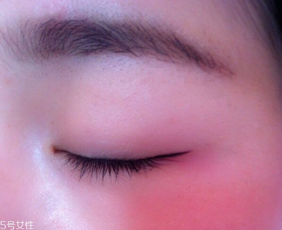 內(nèi)雙怎么畫眼線？內(nèi)雙眼皮畫眼妝技巧