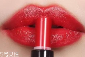 口紅致敏原因是什么？石蠟等成分在作怪