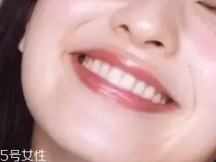中年女性如何挑選口紅色號？帶藍色調唇色最美