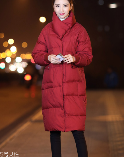 紅色羽絨服搭配什么褲子？四種混搭讓你潮范兒十足