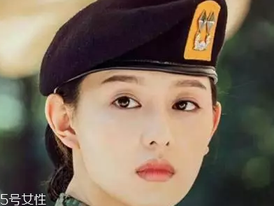薄唇怎么畫唇妝？利用技巧打造完美唇色