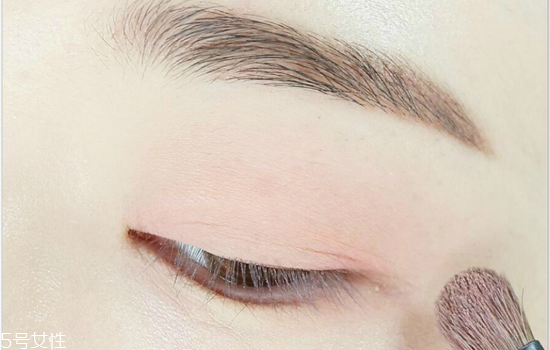西柚色眼影怎么畫(huà)？教你畫(huà)高冷女神妝容