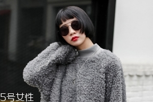 冬天衛(wèi)衣怎么穿更時(shí)髦？小心機(jī)教你把衛(wèi)衣穿出時(shí)尚感