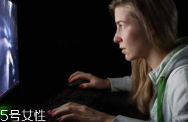 熬夜長(zhǎng)膘什么原因？疲勞使人食欲大開