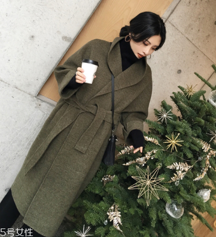 大衣和羽絨服哪個保暖？這個冬天不會冷